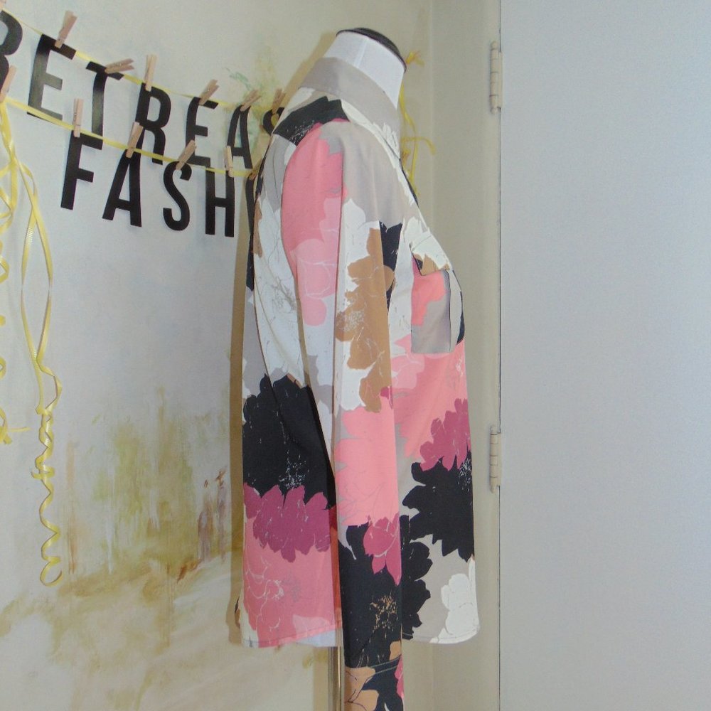 Banana Republic Multicolor Floral Button Up Blouse - Picture 2 of 5